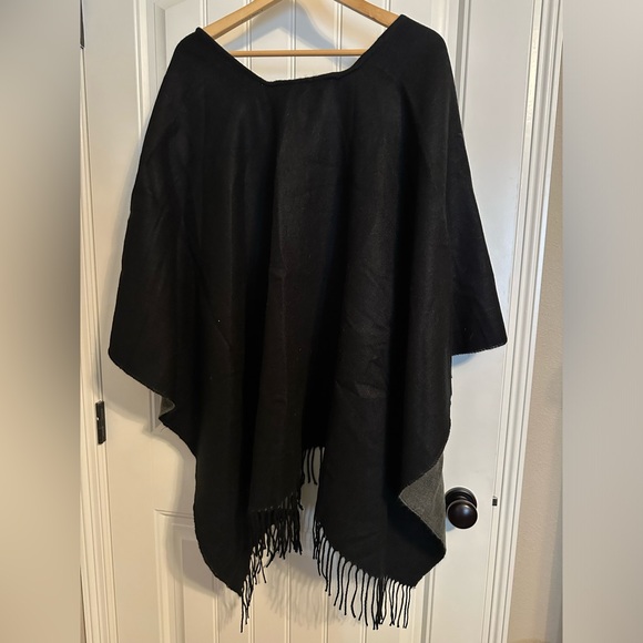 Black J. Jill wrap, with fringe. One size. - Picture 2 of 2